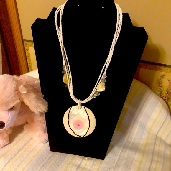 18” Shell and Bead Nexklace - Picture 1 of 1